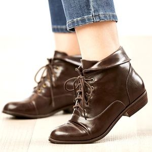NWT Comfortview Darcy Booties, Cognac